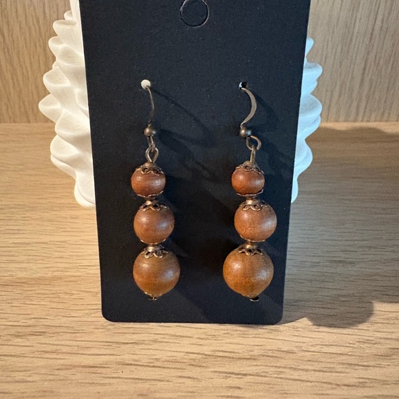 Chic wood like Earrings with Intricate Detailing - Picture 1 of 1